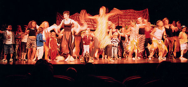 Mamakao sur scène avec Tam-Tam de L'Ouest en 2003